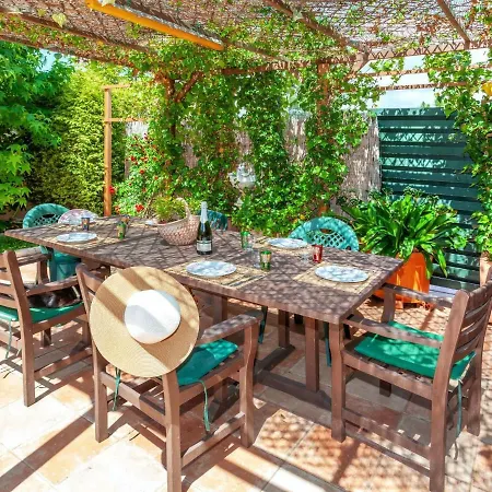 Holiday Garbi Playa Fenals Vakantiehuis